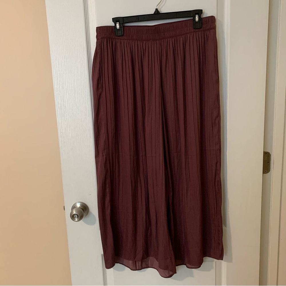 Burgundy Flowy pleated pants